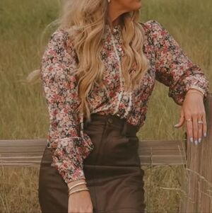 Floral Blouse with Lace Collar